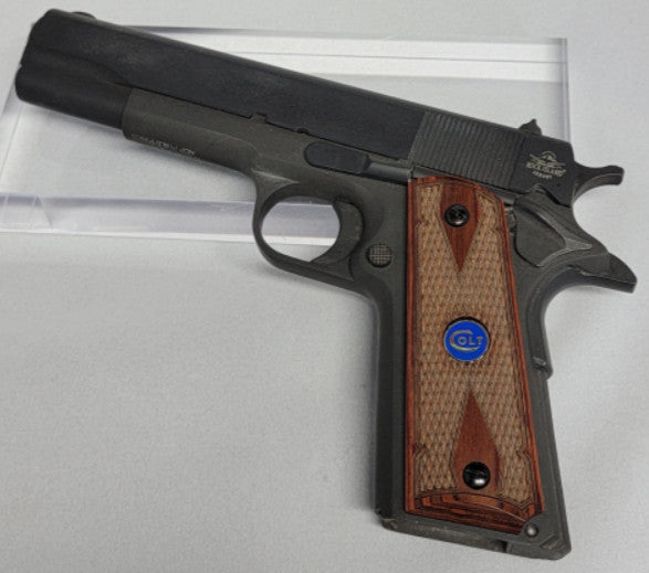 1911 Full Size Double Diamond Checkered Rosewood Grips with Colt Logo Blue Medallion - WoodWorld of Texas