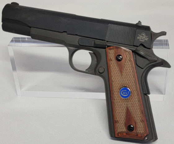 1911 Full Size Double Diamond Checkered Rosewood Grips with Colt Logo Blue Medallion - WoodWorld of Texas